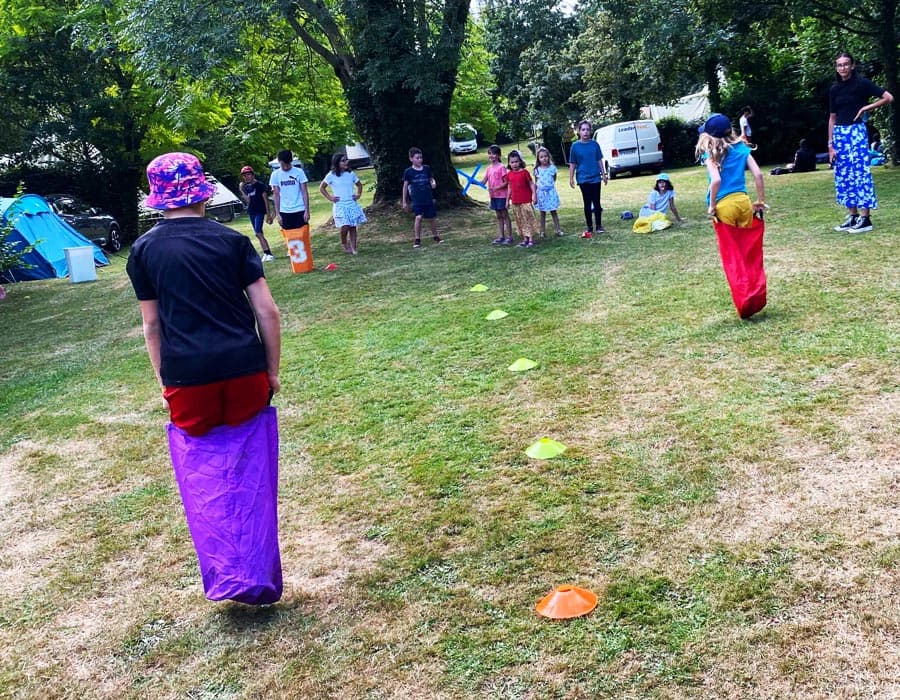 camping-familial-animations-ados-avec-piscine-camping-le-moulin-des-effres-secondigny