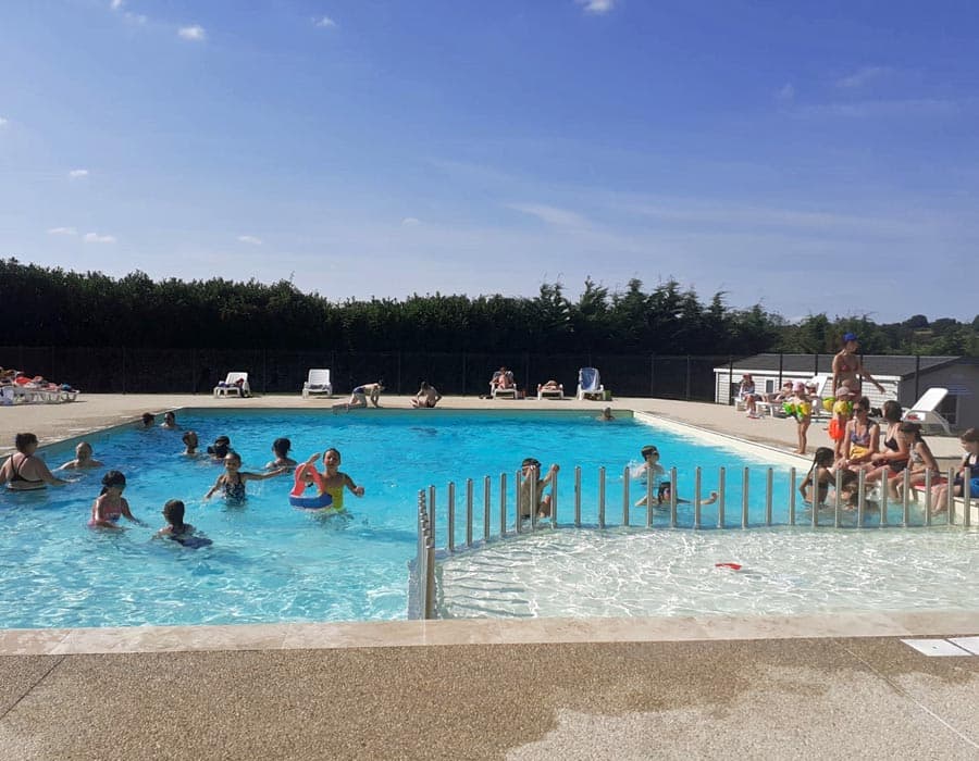 camping-nord-deux-sevres-avec-piscine-camping-au-lac-hautibus-argentonnay-bressuire
