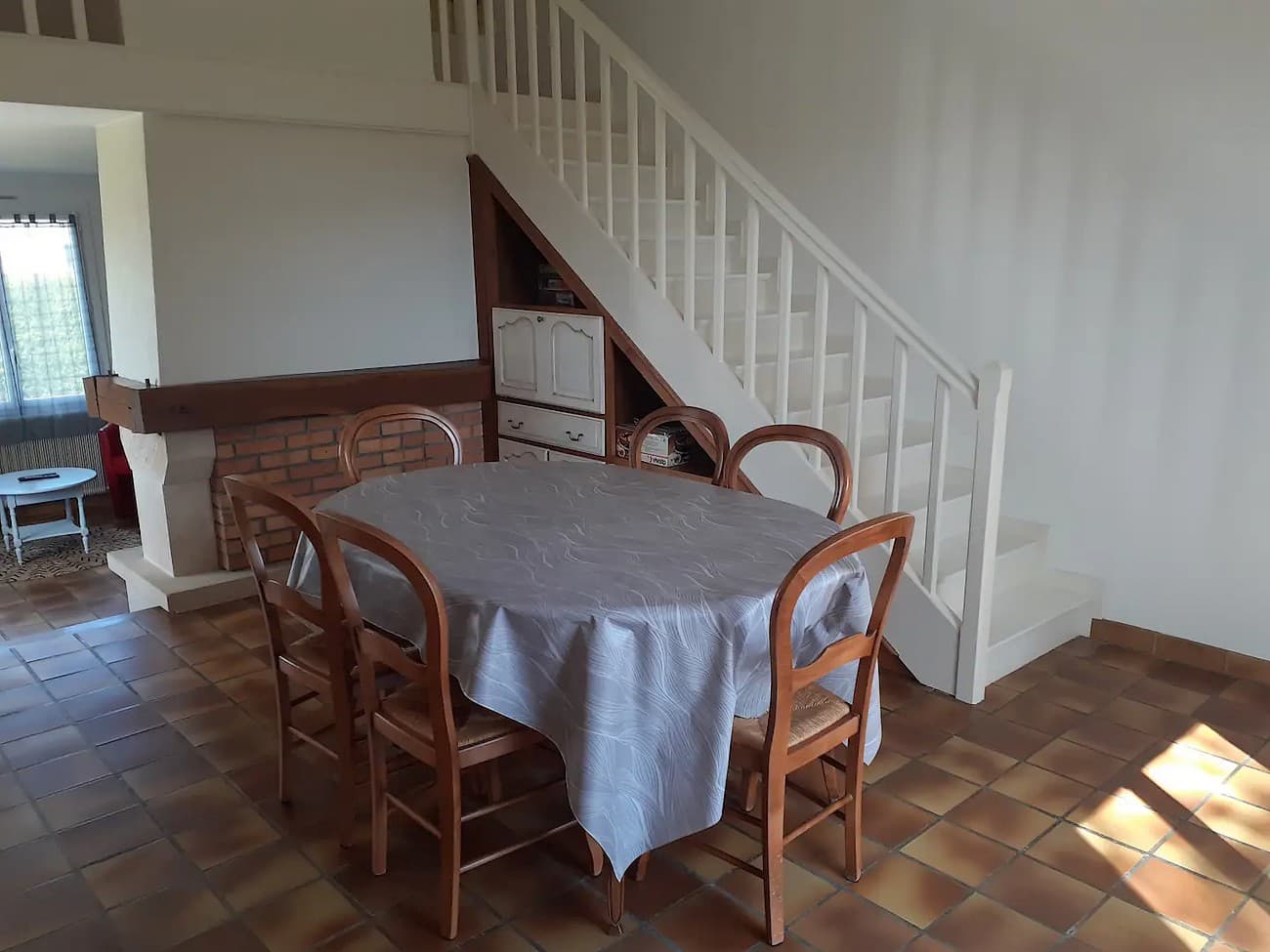 ceizay-gite-au-petit-quebec-salle-a-manger