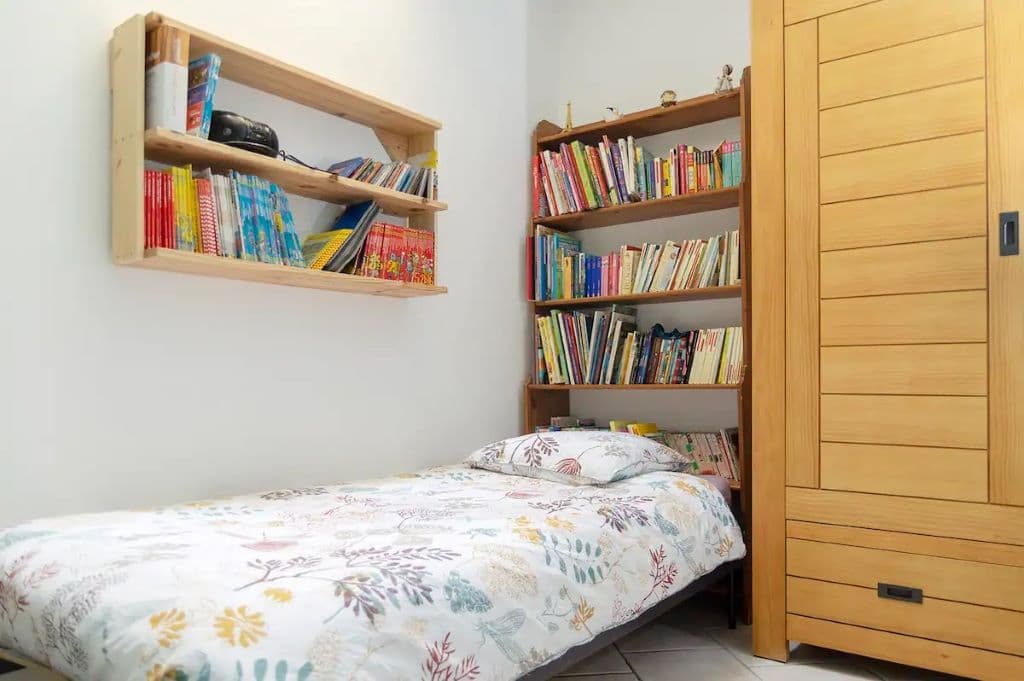 chambre 2. 2 lits 80 livres enfants
