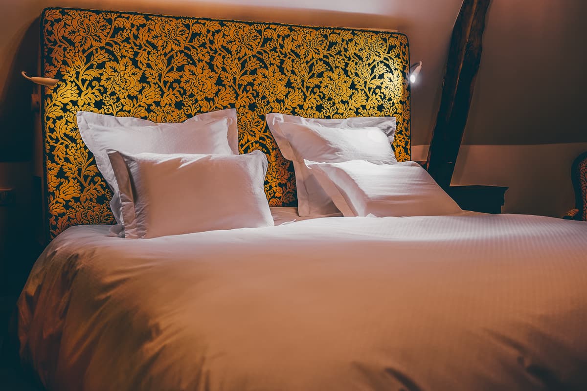 chambres-hotes-ecrin-lumiere-lit-campsegret-tourisme-vallee-isle