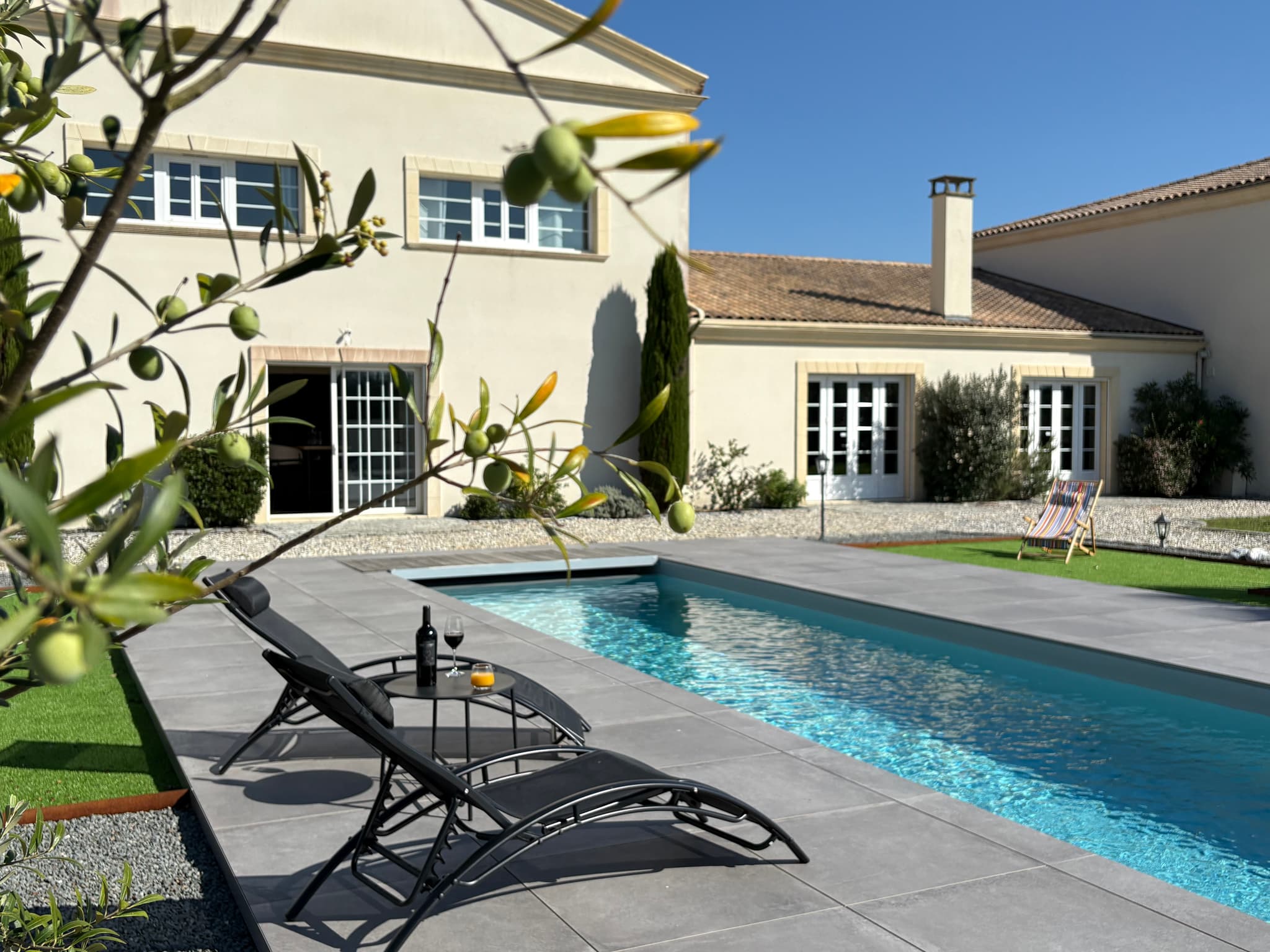 chateau-st-laurent-piscine-02