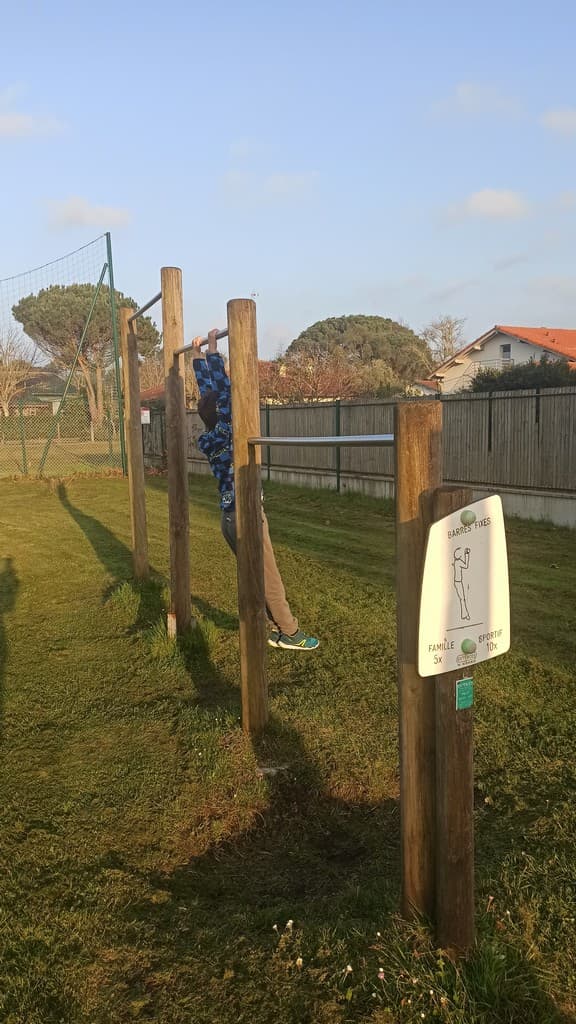 city stade messanges-barres-fixes