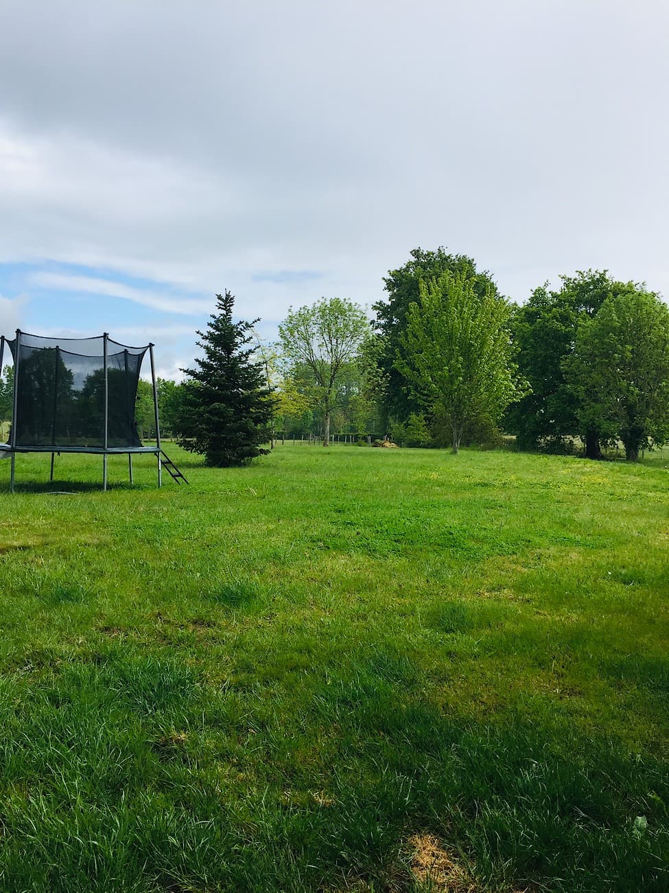 clazay-la-maison-de-caroline-domaine-des-gites-de-la-chouette-blanche-jardin1-2