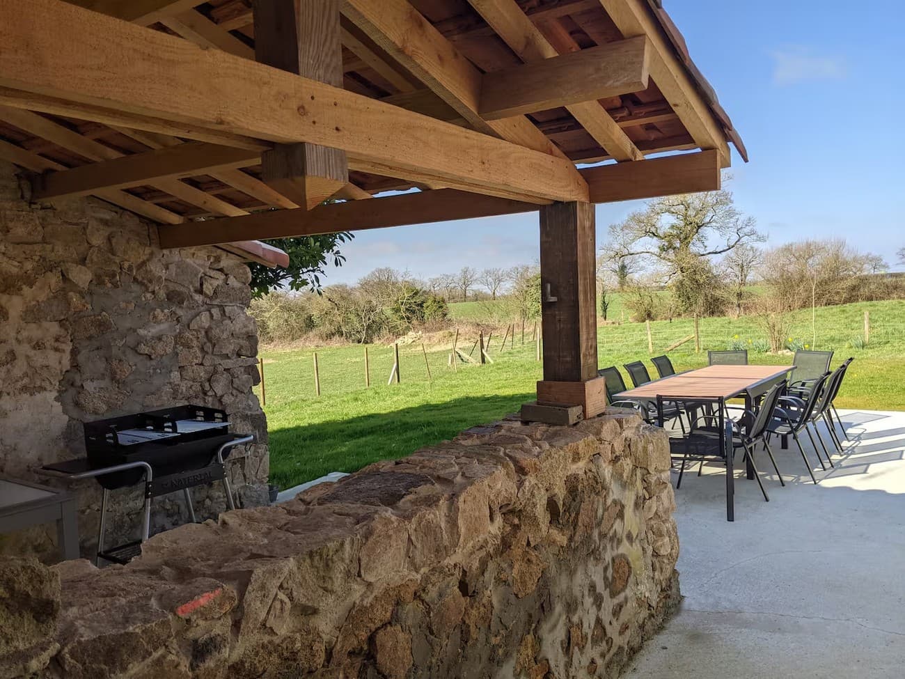 clesse-gite-belle-planche-terrasse