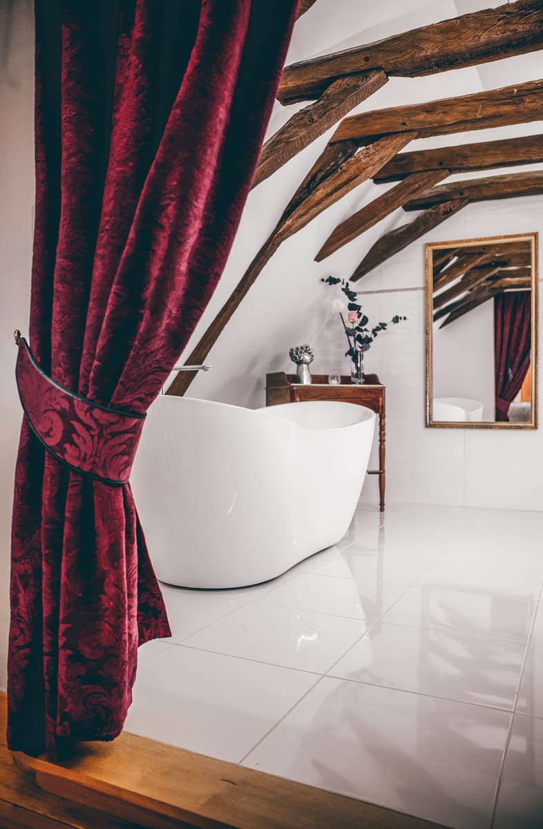 domaine-ecrin-lumiere-baignoire-campsegret-tourisme-vallee-isle