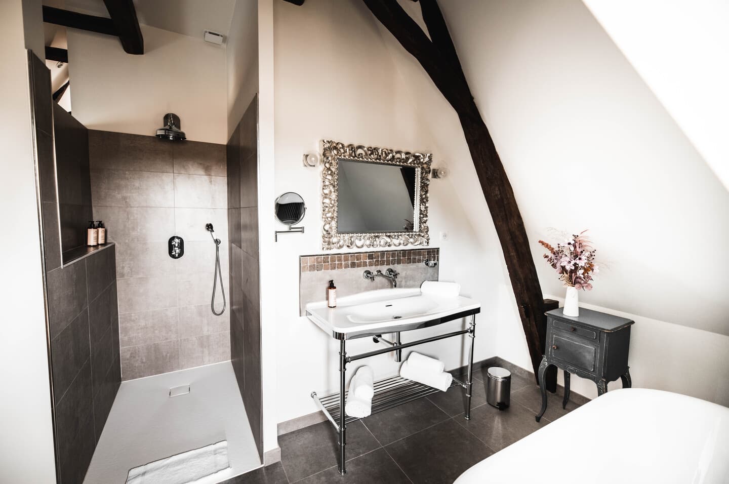 domaine-ecrin-lumiere-douche-campsegret-tourisme-vallee-isle