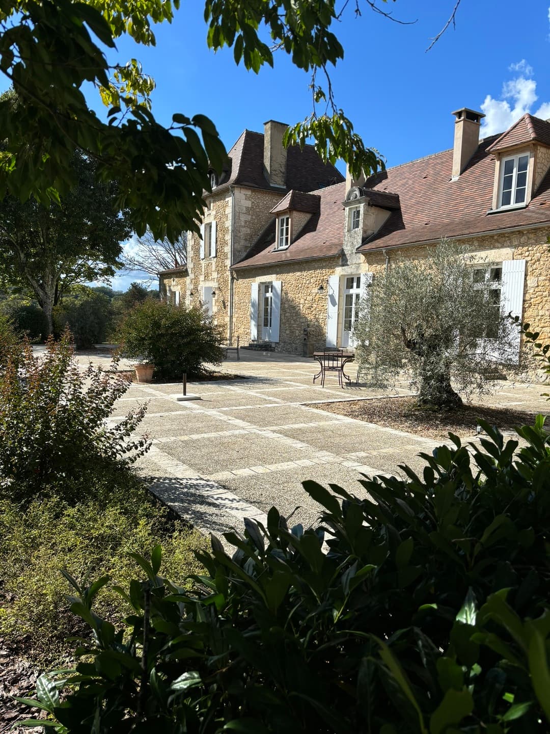 domaine-ecrin-lumiere-terrasse-campsegret-tourisme-vallee-isle