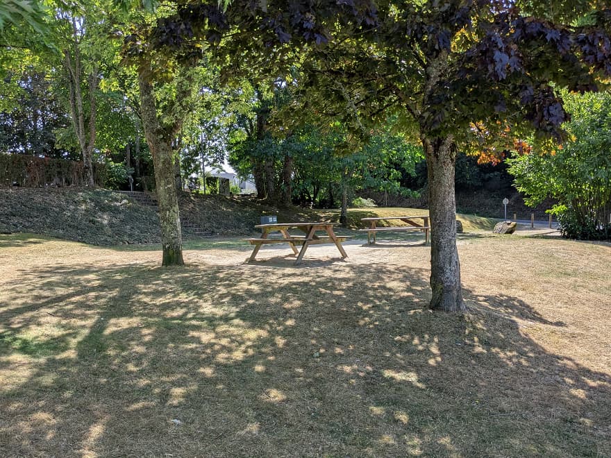 espace pique nique étang du Cheix