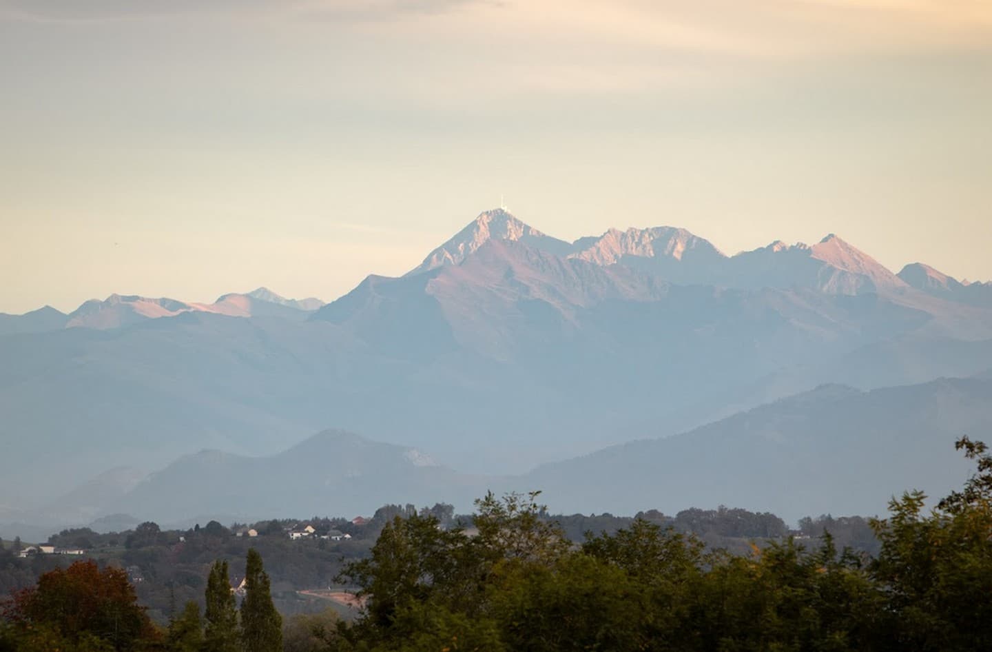 Domaine Mont Riant Montagnon - Jurançon - la vue du parc