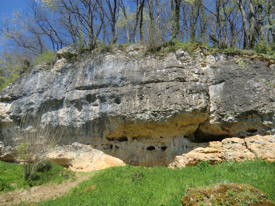 falaise et étang du gué de l'omme - Service Patrimoine - Mairie de Nouaillé-Maupertuis (1)
