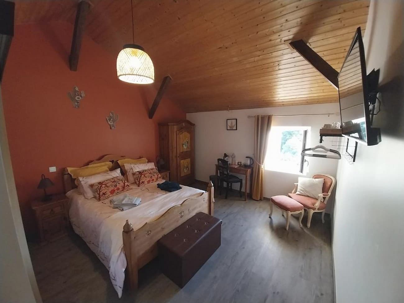 faye-l-abbesse-chambres-dhotes-au-granit-bleu-chambre2