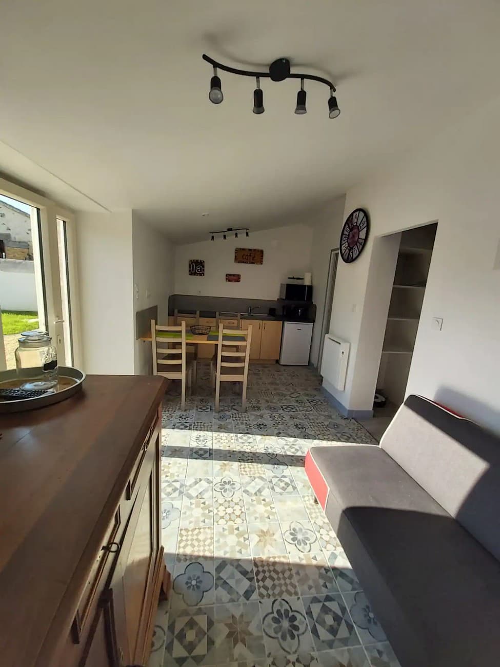 faye-l-abbesse-gite-au-calme-cuisine-salon