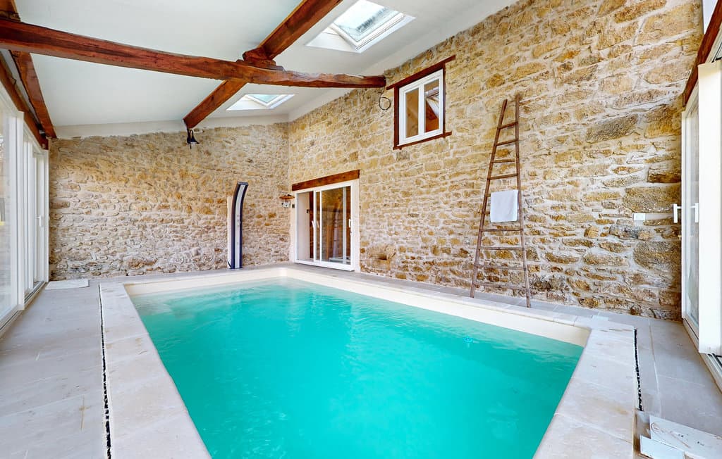 Piscine intérieur 2 - Gites les 3 étangs