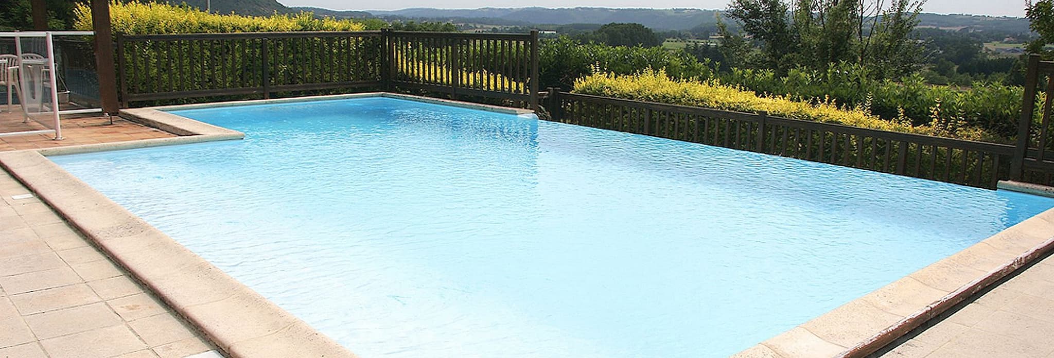 HOTAQU047FS0000W_Fumel_BritHôtel_piscine