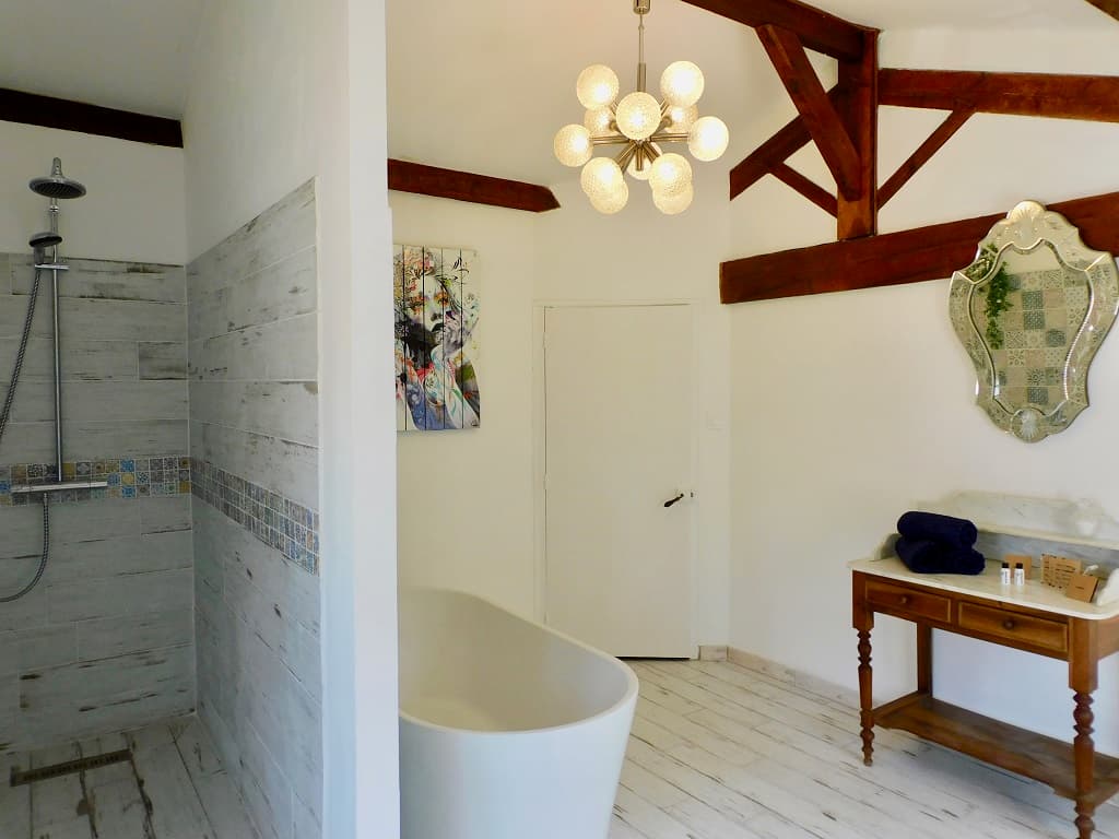 La salle de bain de l'étage