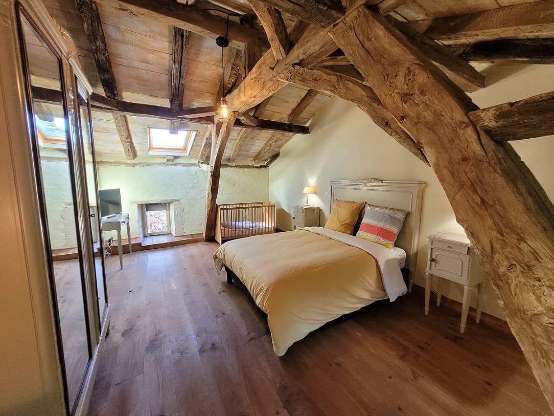la grande chambre à l'étage