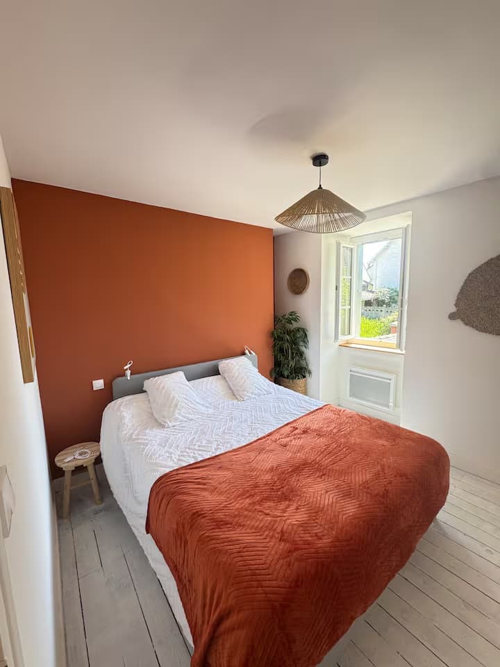 gite saint laurent saint-yrieix la perche chambre.