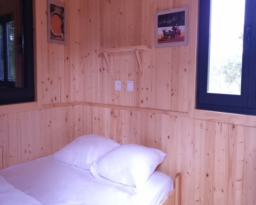 Chambre-petite-roulottes-el-campo