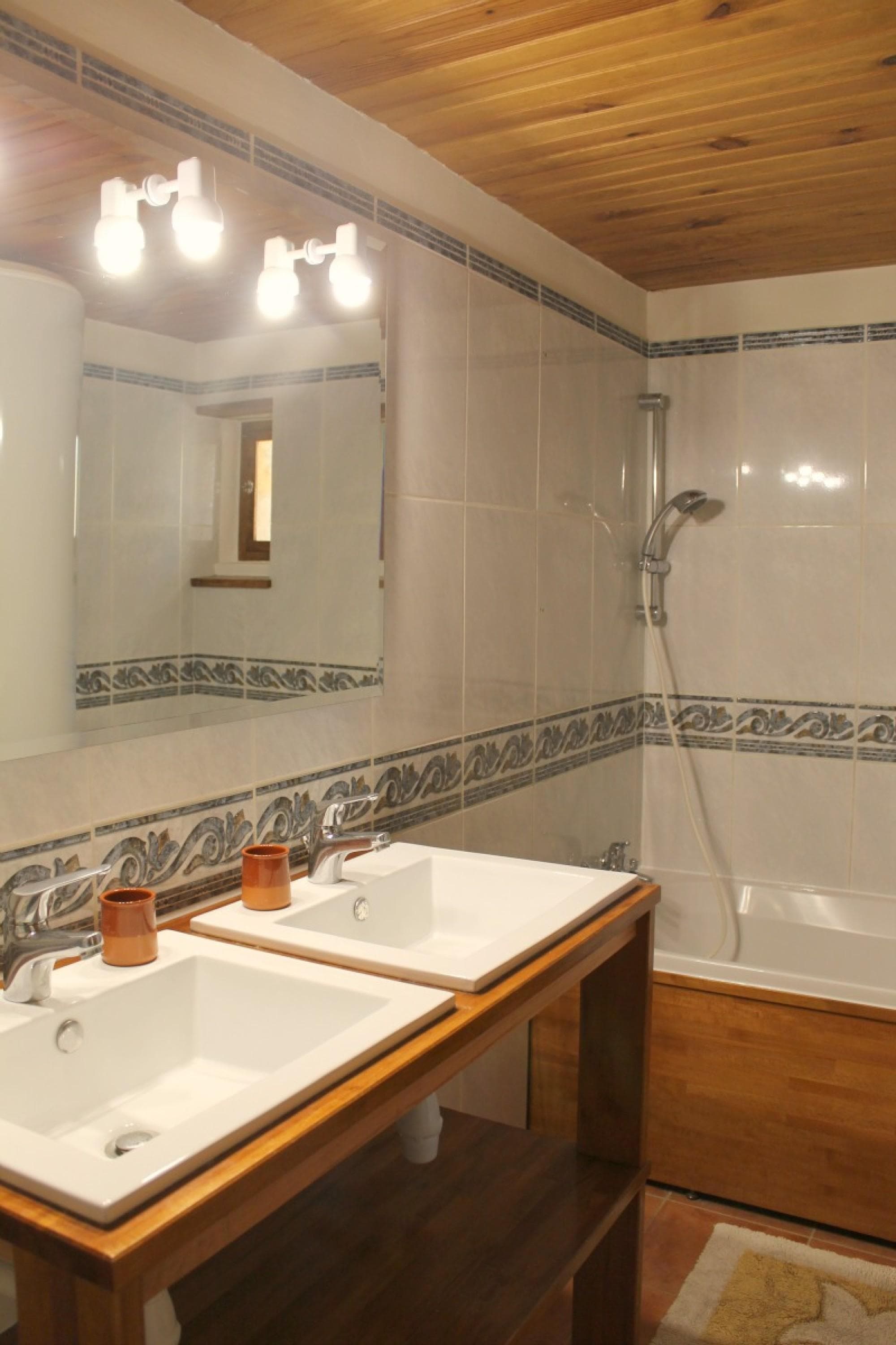 Les Bruyeres maison climatisée piscine chauffée_16
