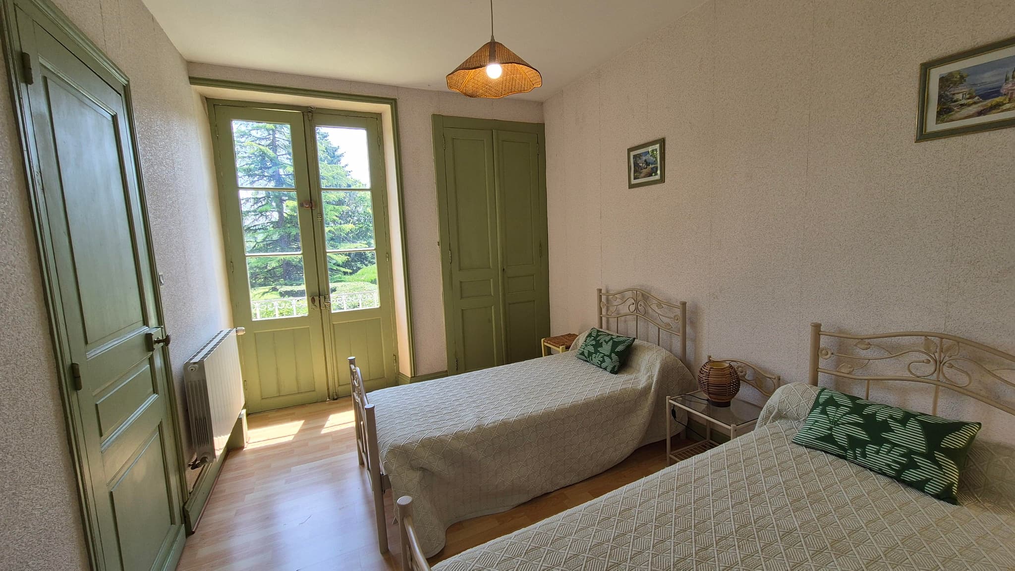 Gîte Les Glycines piscine privée_19