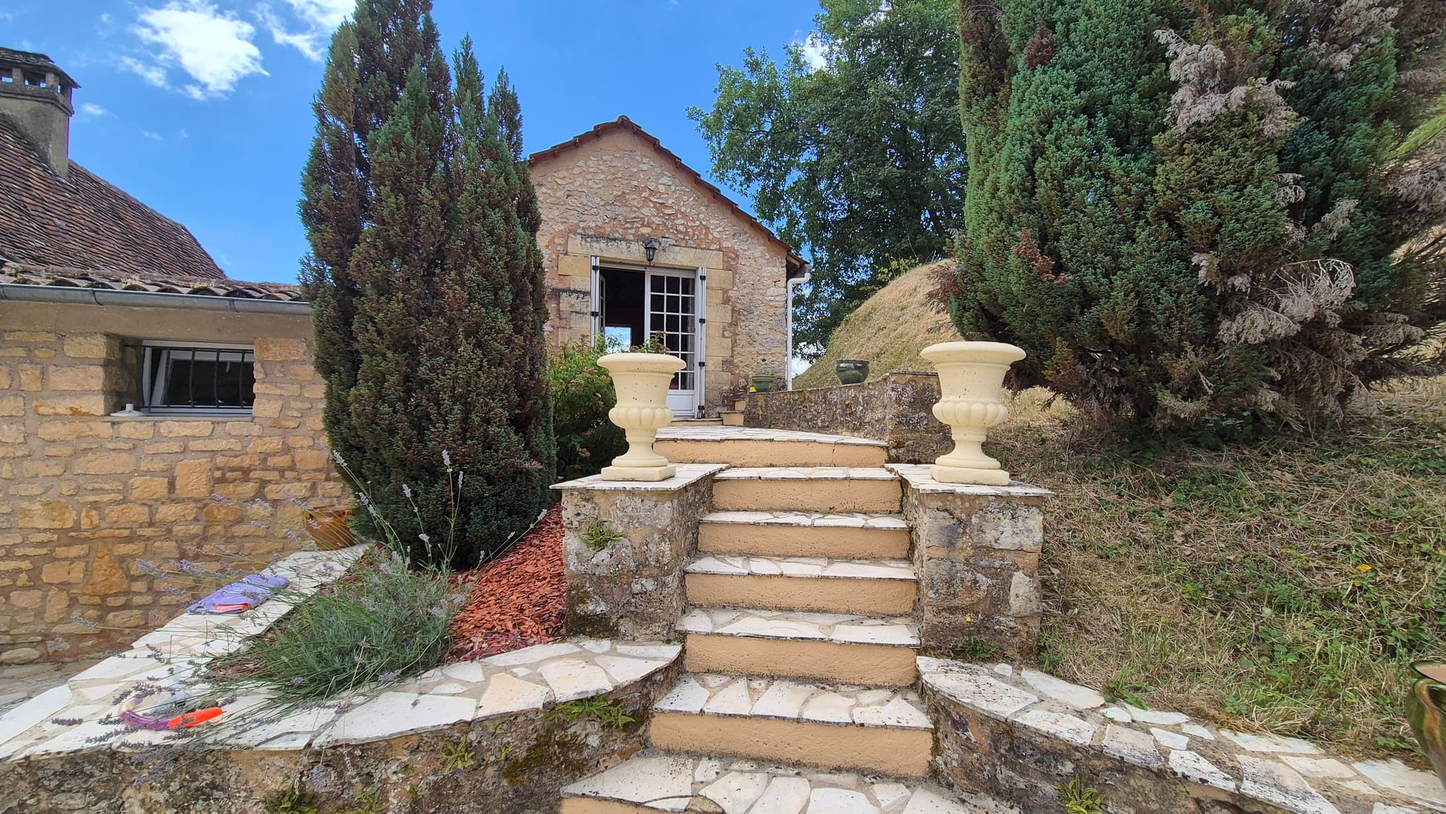 Conty avec piscine pruvée à côté de Sarlat_2