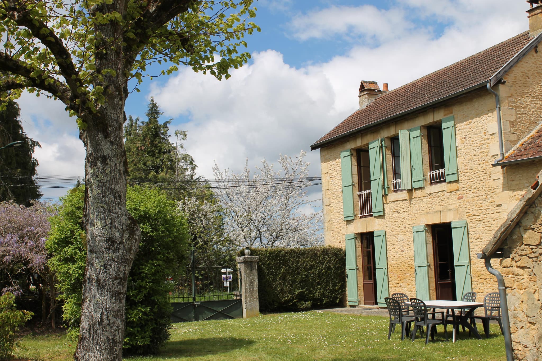 Gîte Les Glycines piscine privée_5