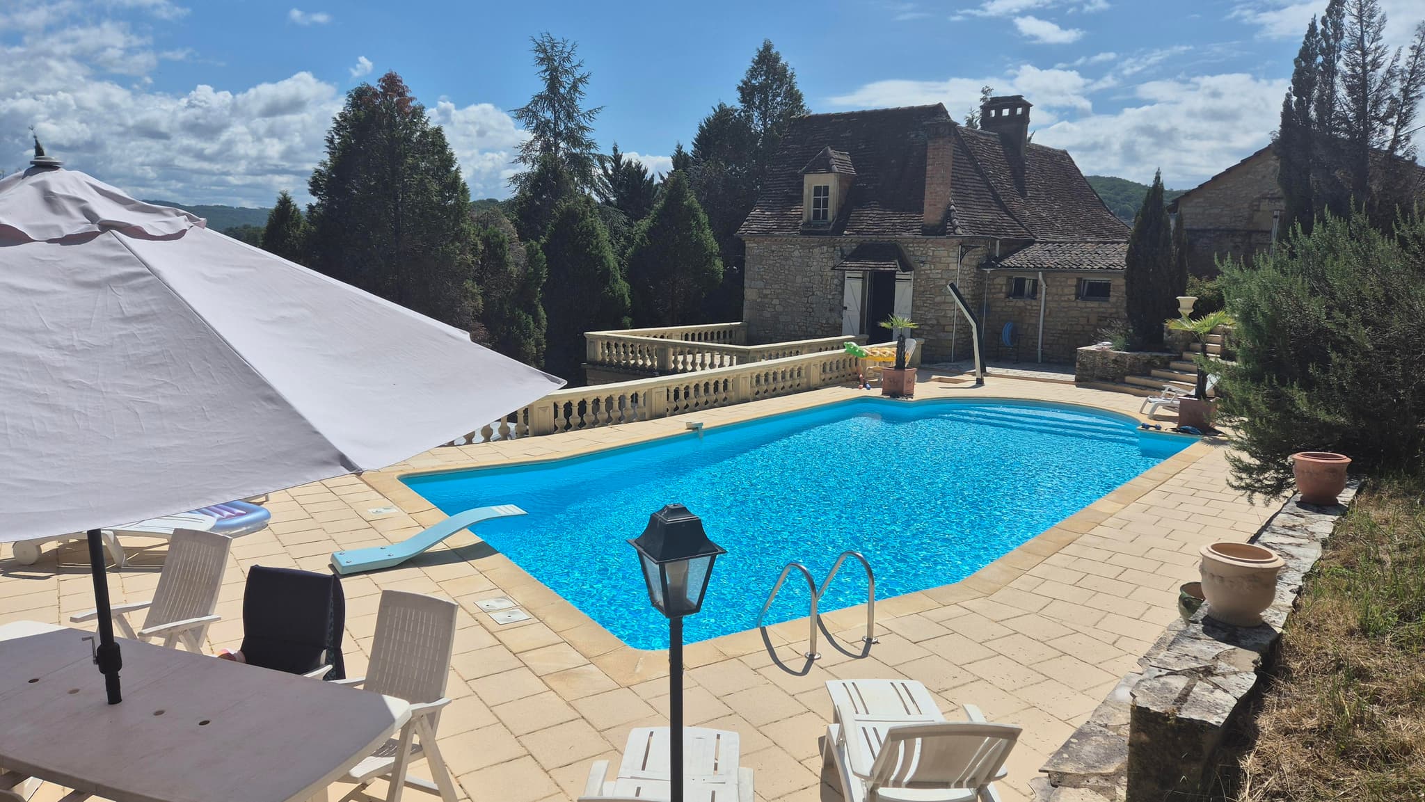 Conty avec piscine pruvée à côté de Sarlat_20