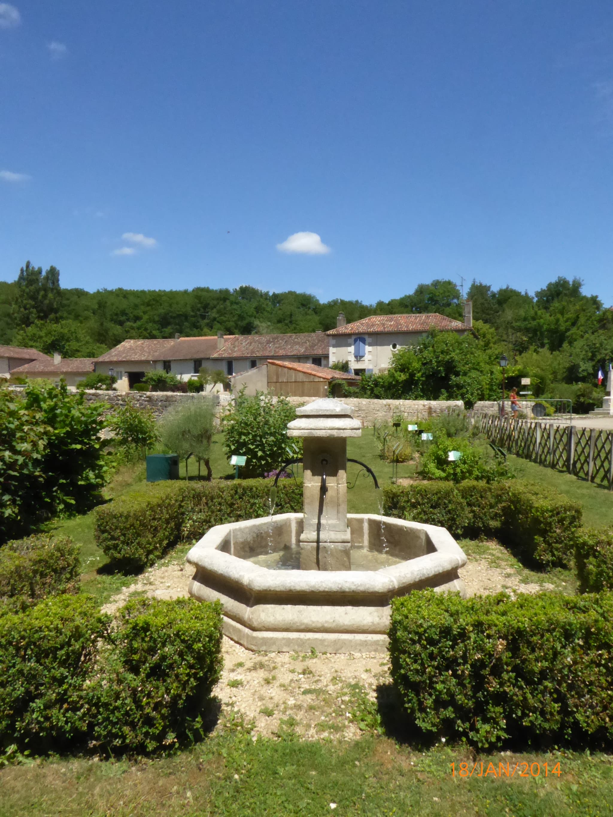 jardin d'inspiration médiévale_mairie de Nouaillé-Maupertuis (2)