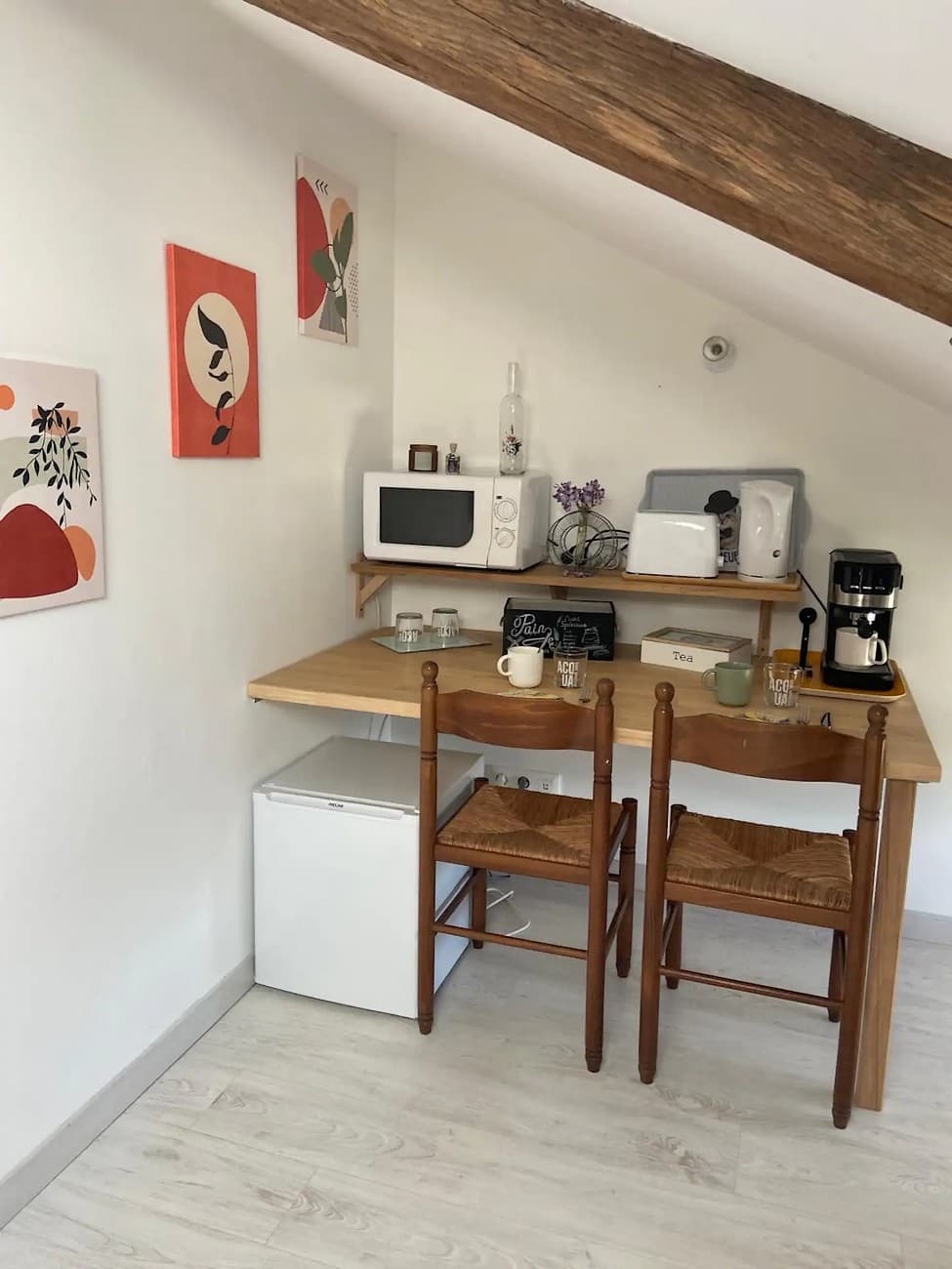 la-foret-sur-sevre-chambres-dhotes-des-roseaux-coin-repas