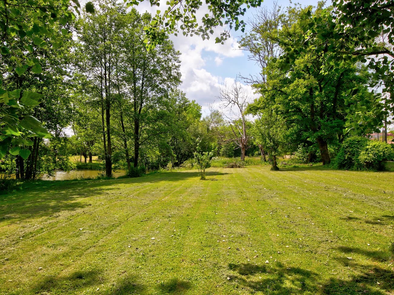 la-foret-sur-sevre-la-ronde-aire-de-camping-car-les-forges-fishing-emplacements