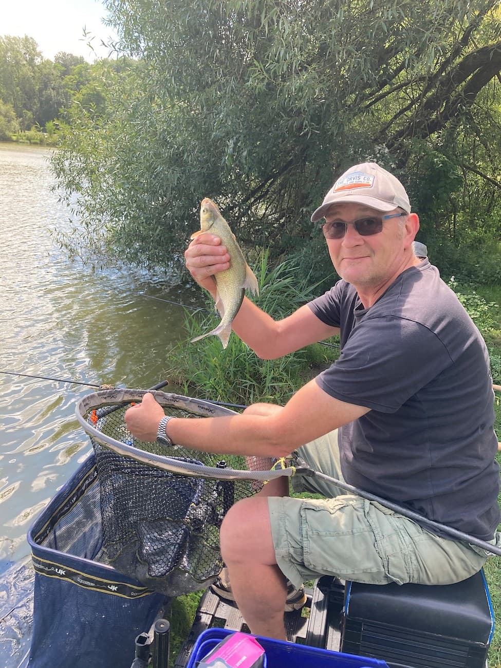 la-foret-sur-sevre-la-ronde-aire-de-camping-car-les-forges-fishing-peche