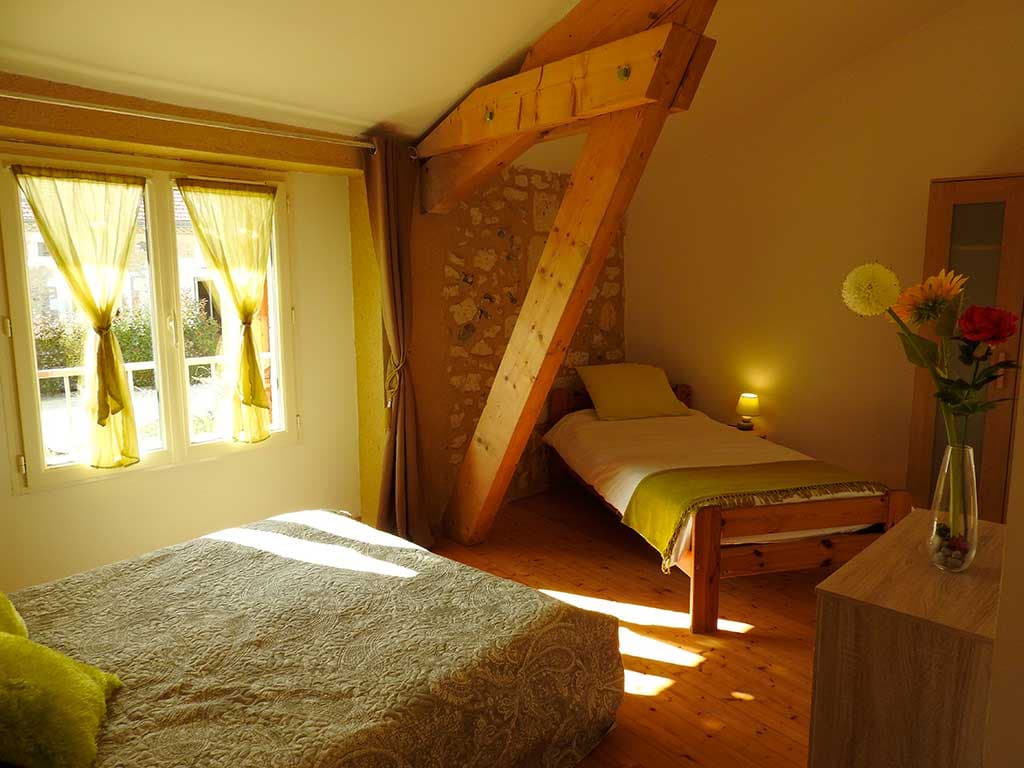 location-gite-manzac-grange-couture-chambre