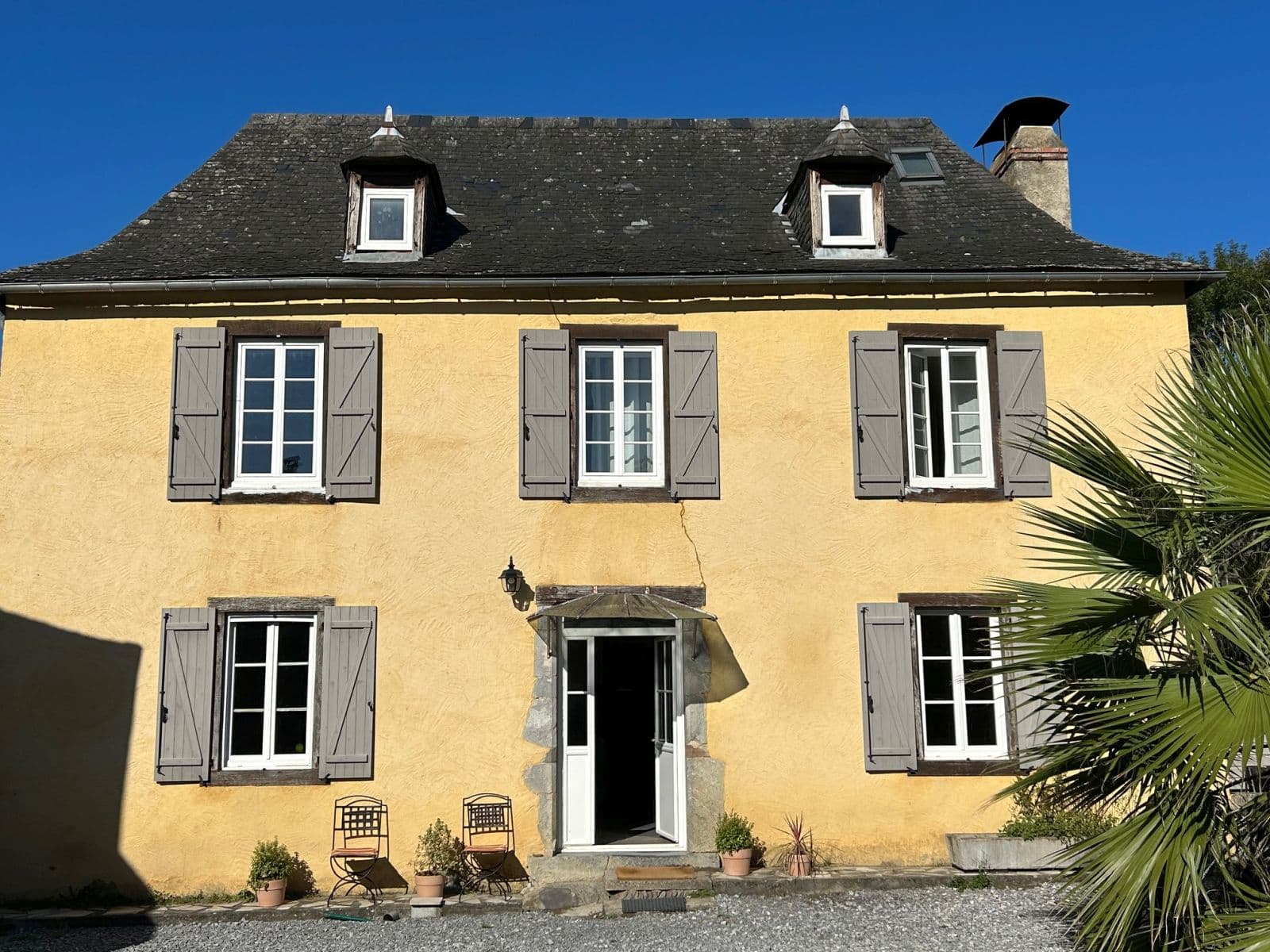 La maison jaune, lieu des petits déjeuners et dîners