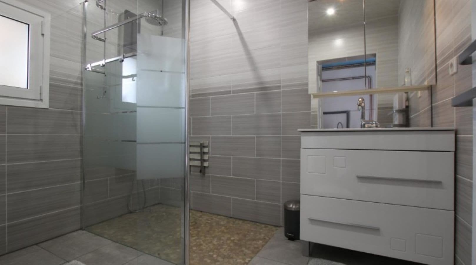 maison letchaureguy salle de douche saint palais