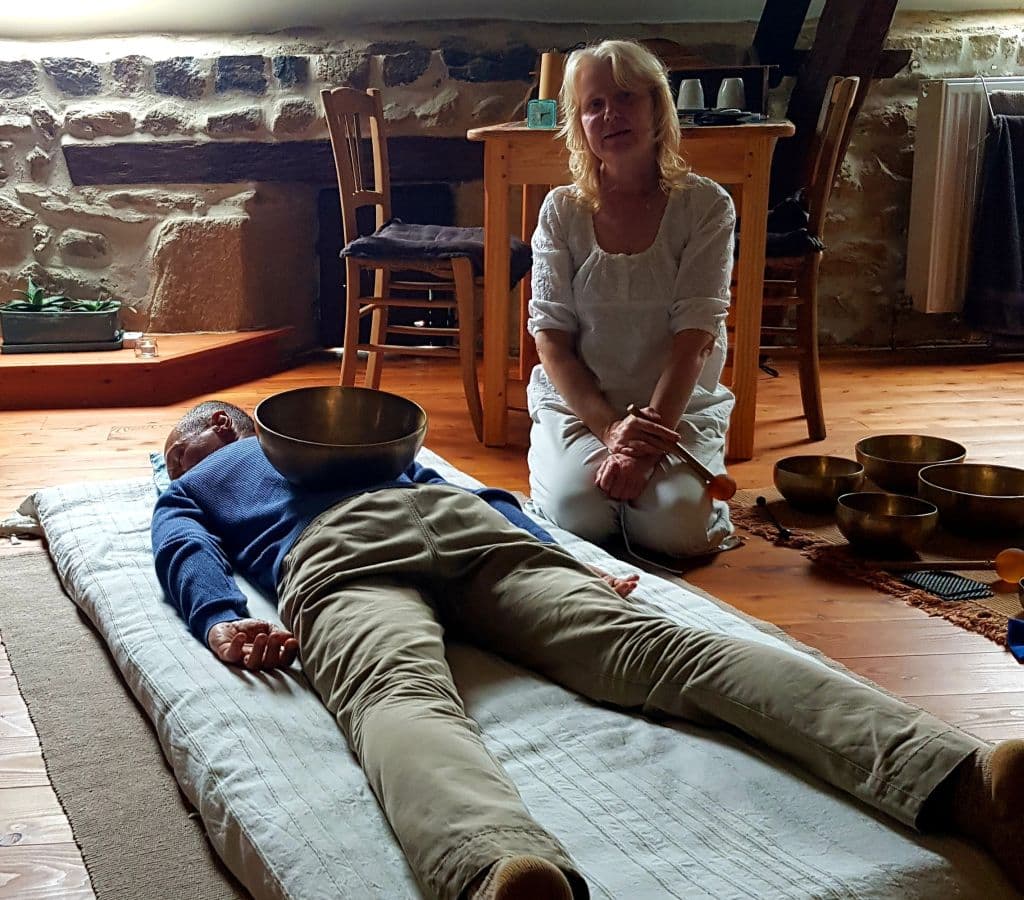 Séance de relaxation avec bols chantants