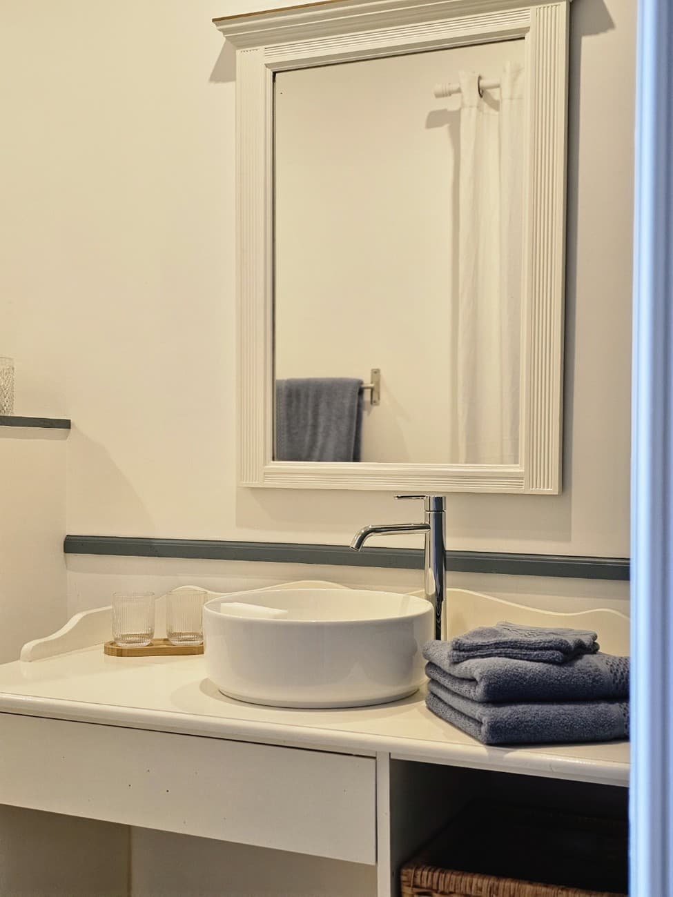 mauleon-chambres-dhotes-le-petit-cardinal-chambre-margaux-salle-de-bain