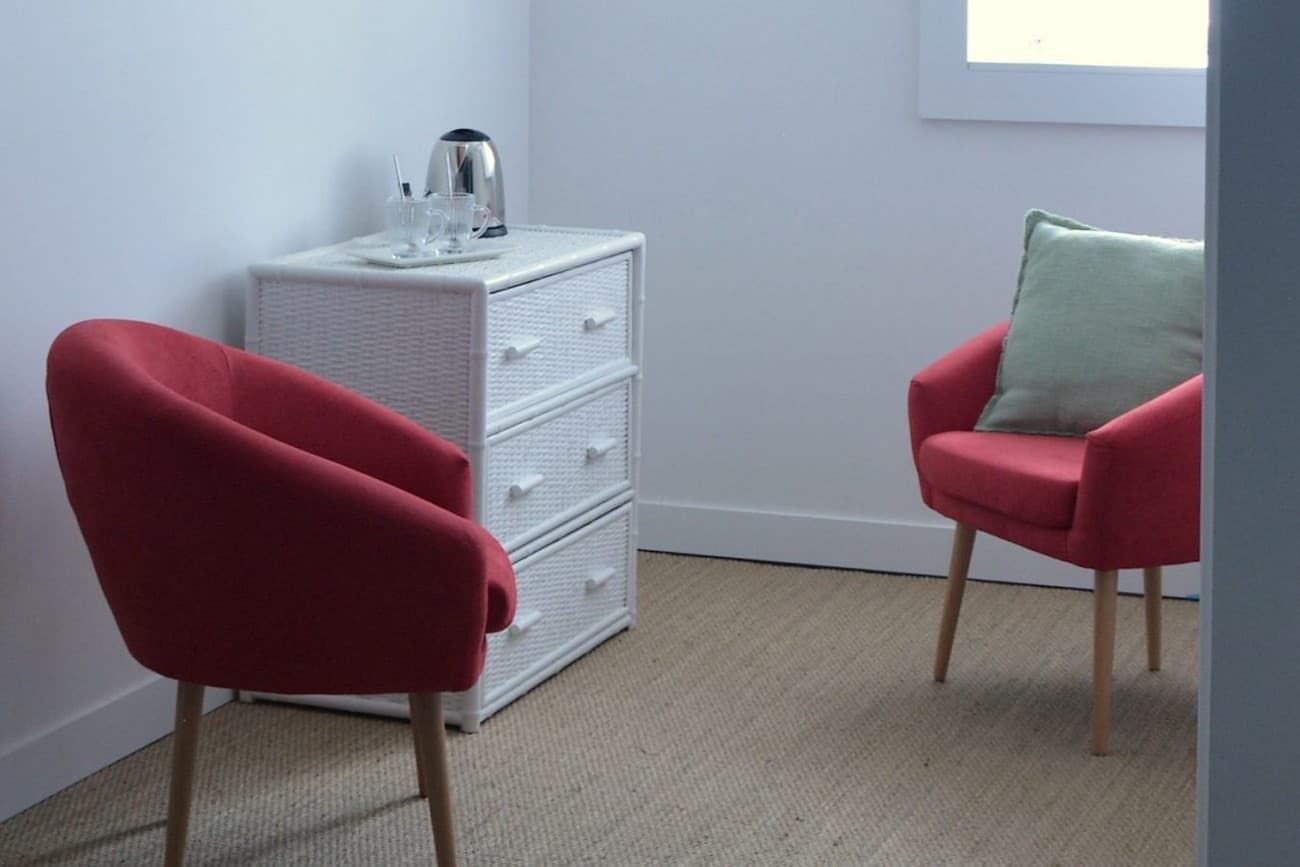 mauleon-chambres-dhotes-le-petit-cardinal-chambre-margaux-salon