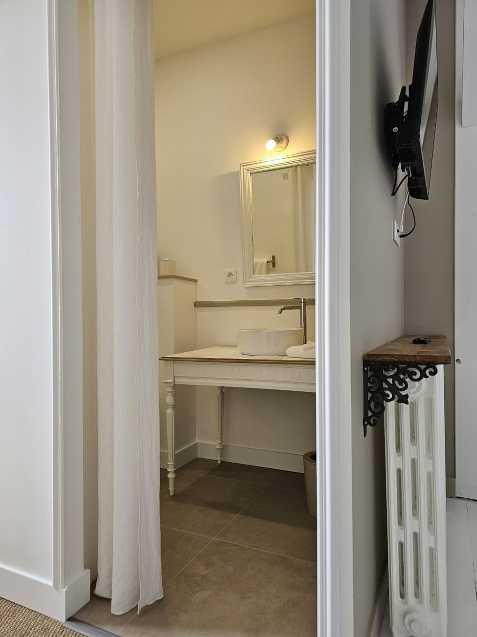 mauleon-chambres-dhotes-le-petit-cardinal-salle-de-bain