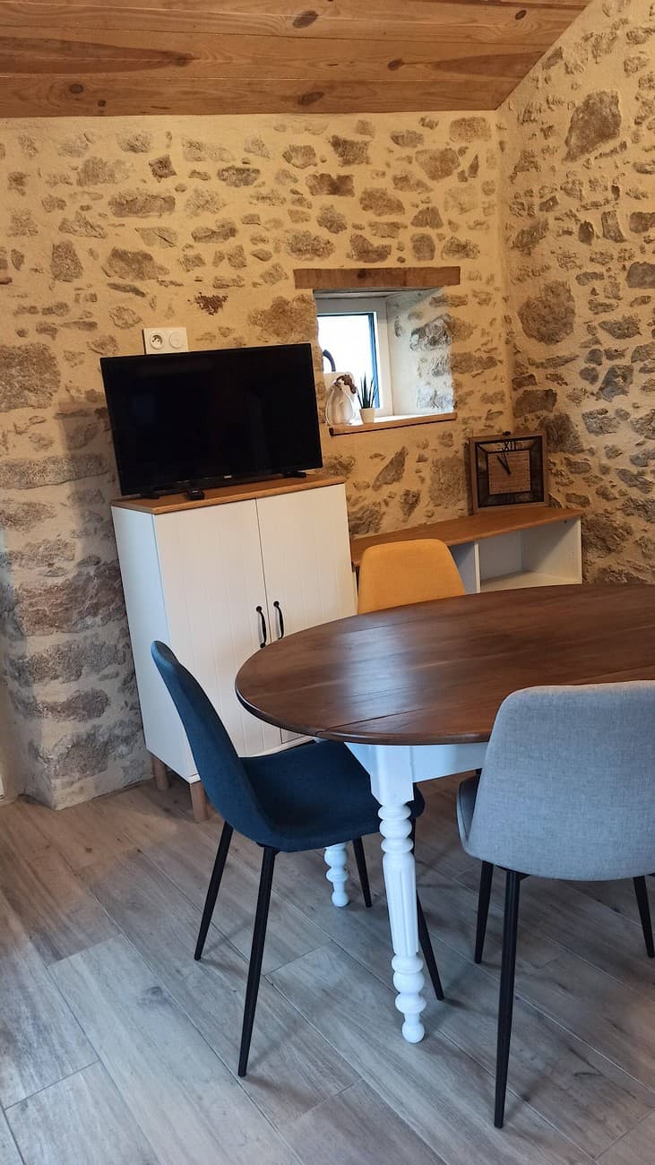 mauleon-gite-la-loge-ligeron-piece-a-vivre
