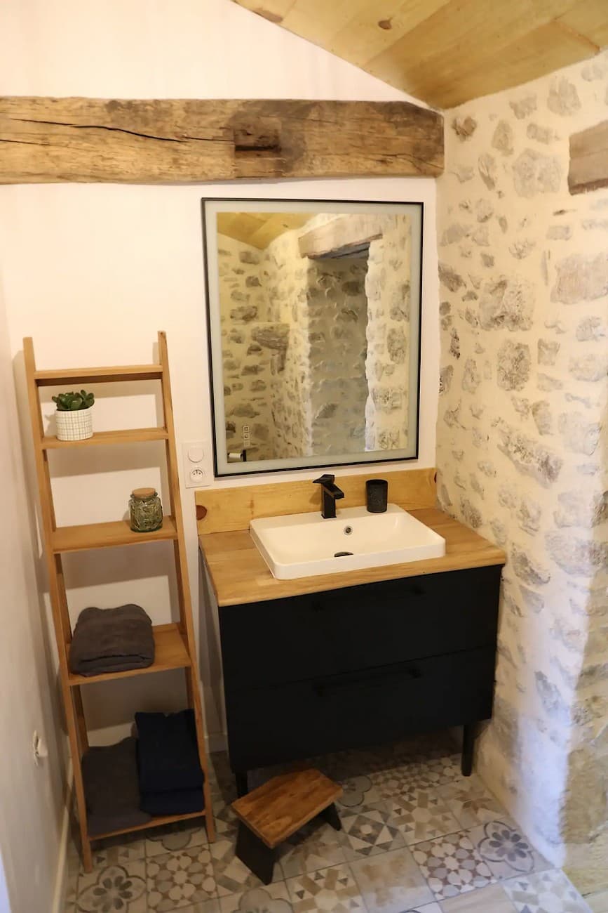 mauleon-gite-la-loge-ligeron-salle-de-bain