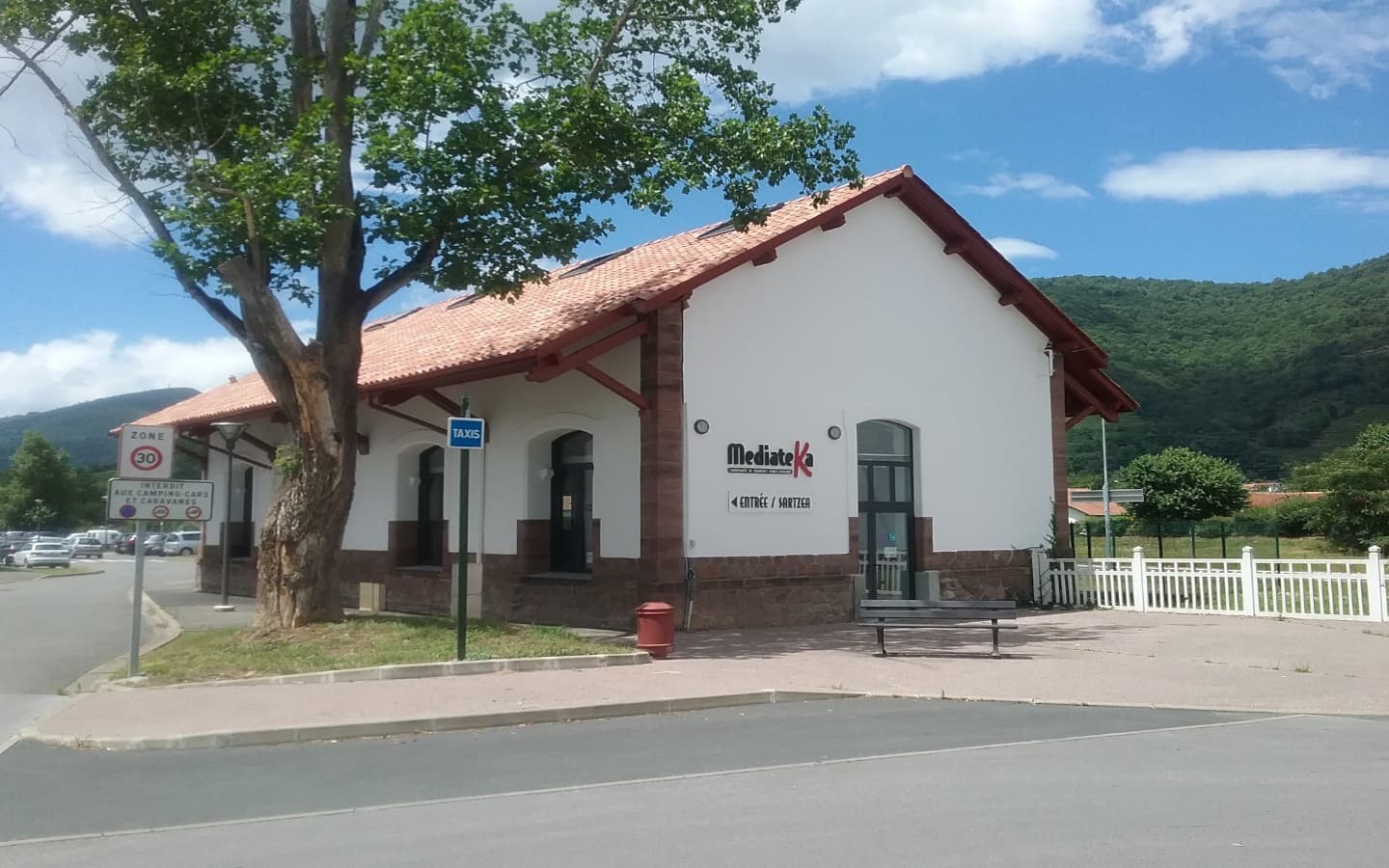 mediatheque_Garazi_ext