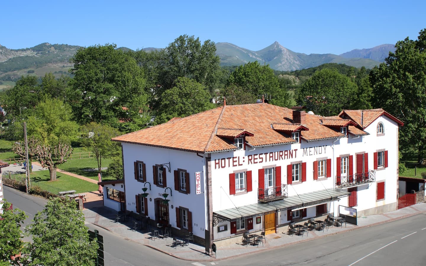 Hôtel Mendy - extérieur - Saint-Jean-le-Vieux