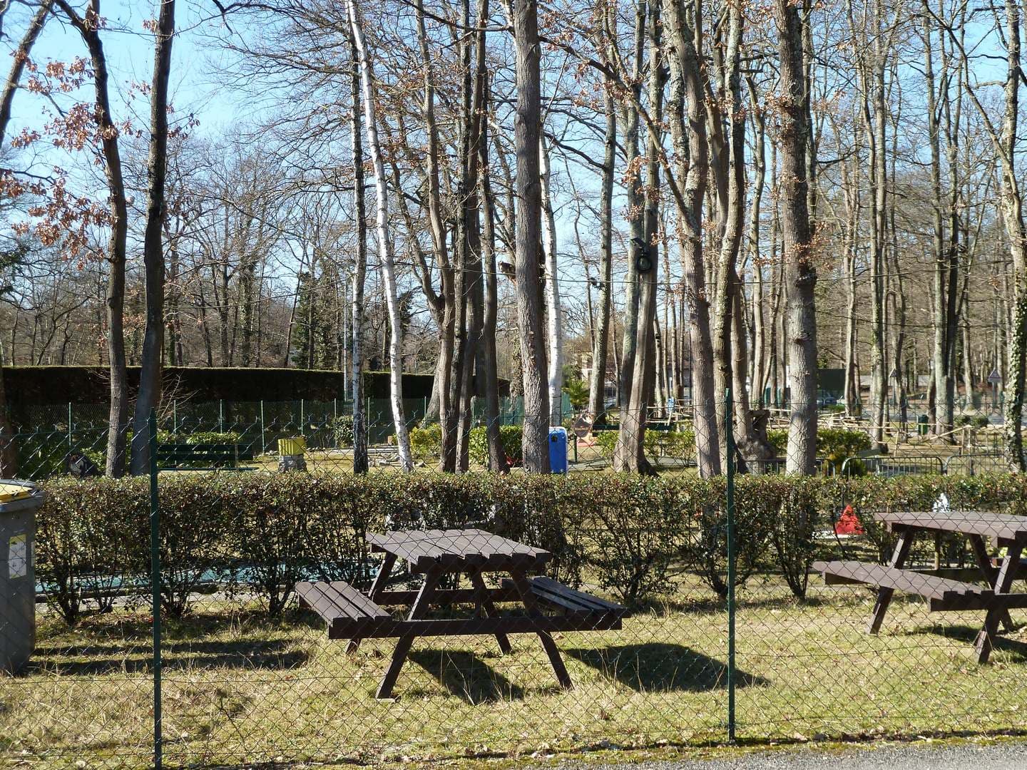 Mini Golf Le Moulin - Lons - tables