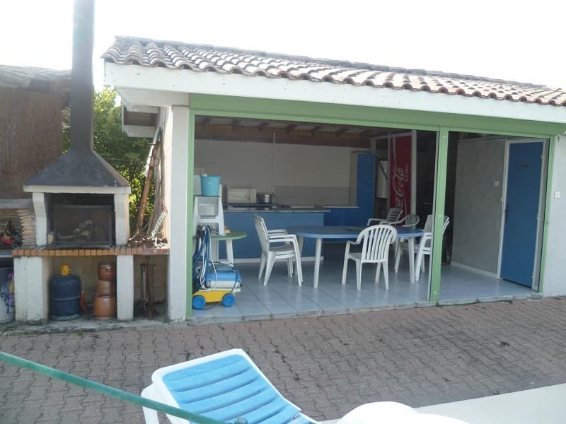 miramont de guyenne-gite les bananiers-pool house et barbecue