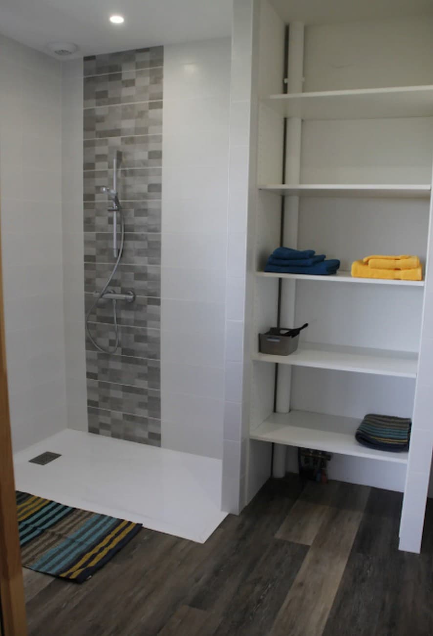 moncoutant-gite-les-quatre-terres-douche