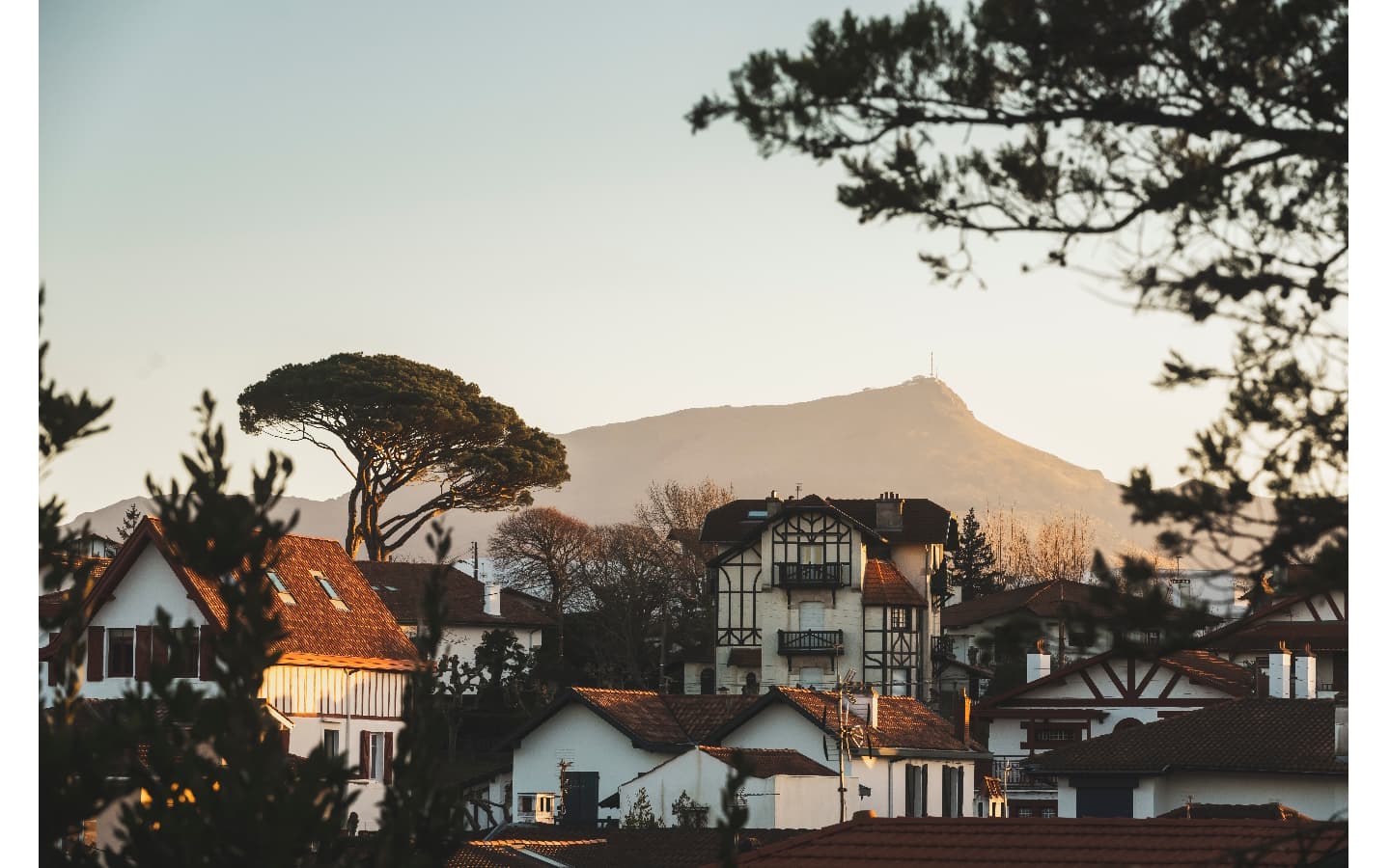 montagnettes_hotel_parcvictoria_saint-jean-de-luz_chambre_01_cande_2025_0092_TS_1440x900
