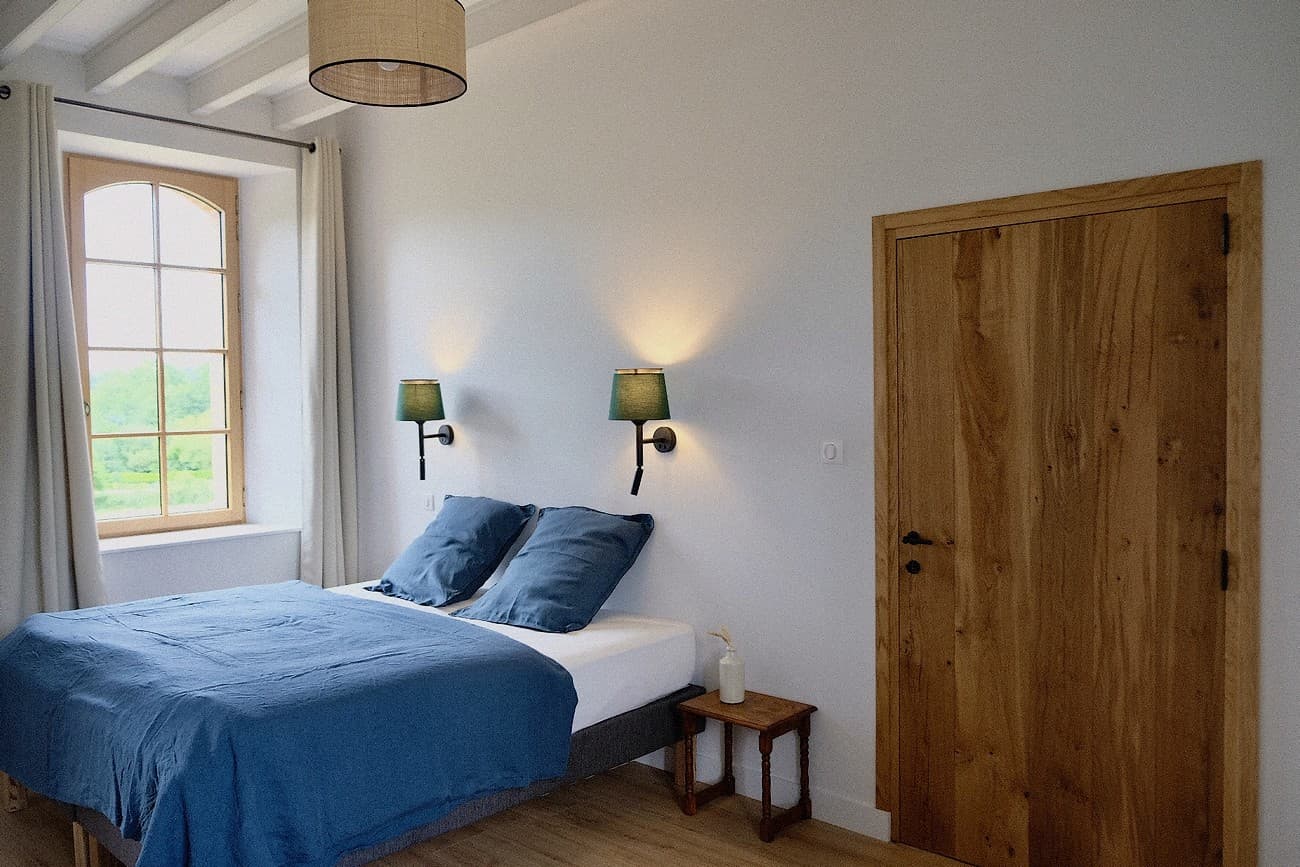 montravers-domaine-la-louisiere-gite-la-ferme-chambre4-rdc