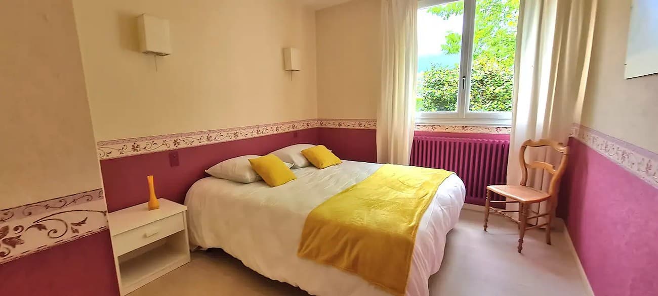 montravers-gite-les-paquerettes-chambre1