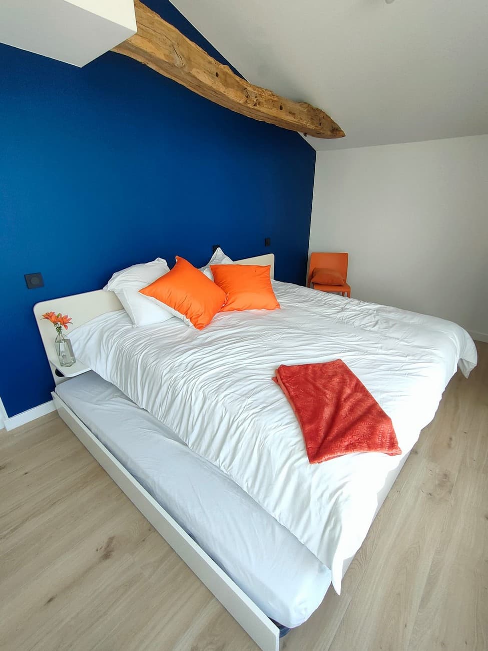 nueil-les-aubiers-grand-gite-de-la-guetiere-chambre1